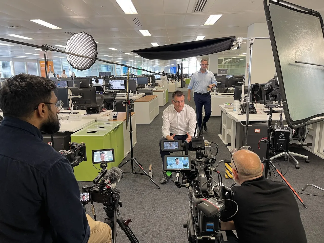 Jez Smith on set - behind the scenes 21