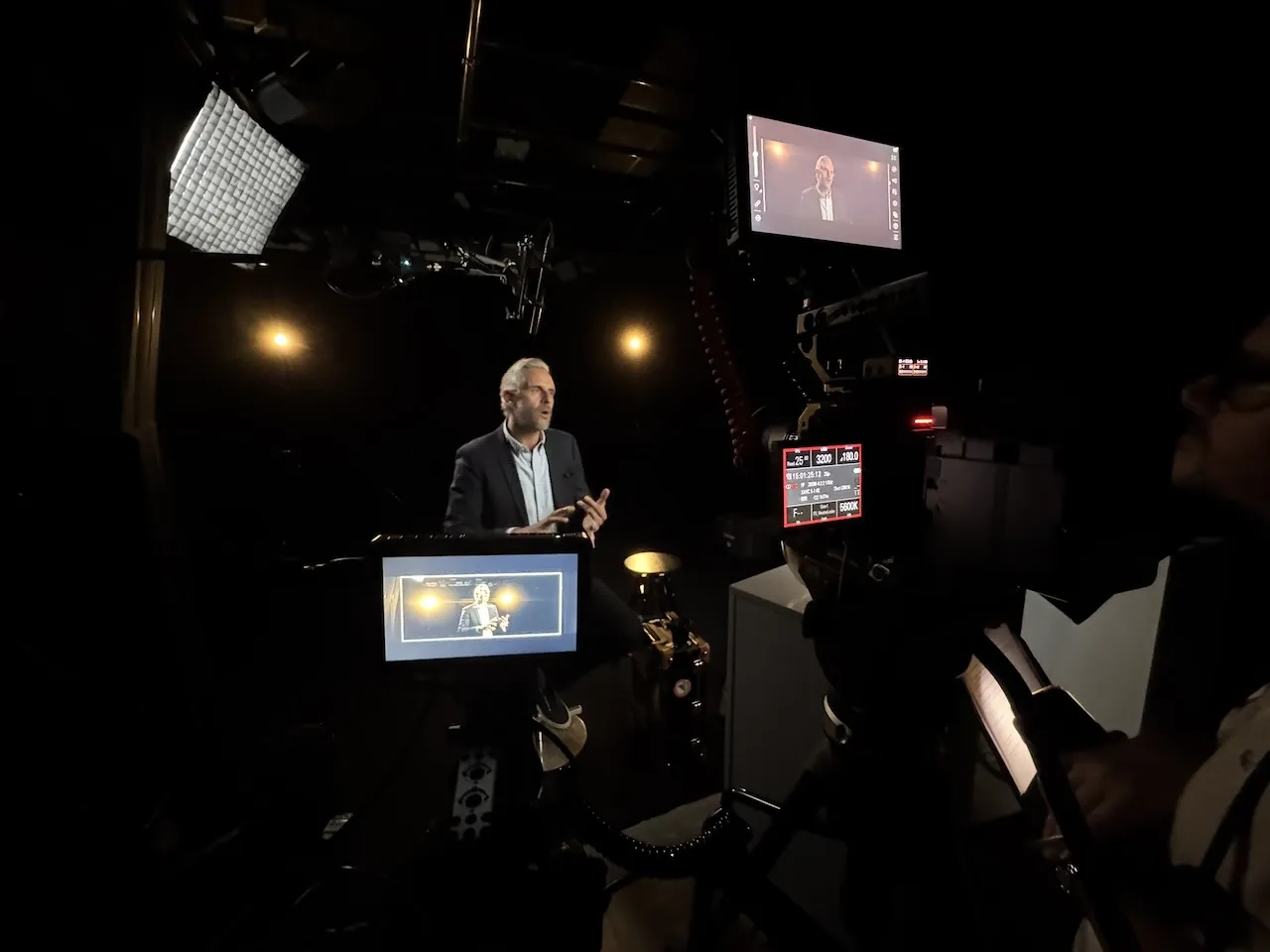 Jez Smith on set - behind the scenes 64