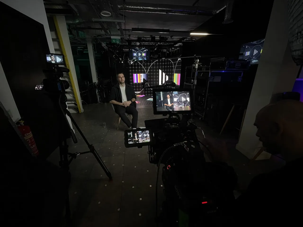 Jez Smith on set - behind the scenes 86